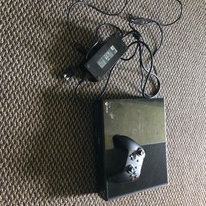 Xbox One 500GB *GOOD CONDITION*